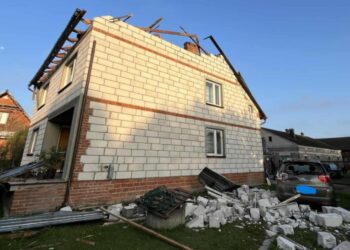 Zniszczony dom w Wyrykach będzie odbudowany na koszt państwa
