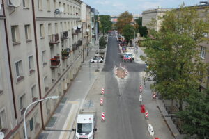 Auta wrócą na ulice w centrum. Znana jest data - Radio Kielce