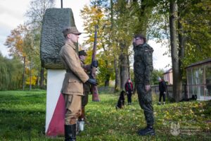 Szli śladem wojennych zdjęć - Radio Kielce Szli śladem wojennych zdjęć - Radio Kielce