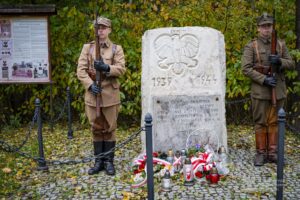 Szli śladem wojennych zdjęć - Radio Kielce Szli śladem wojennych zdjęć - Radio Kielce