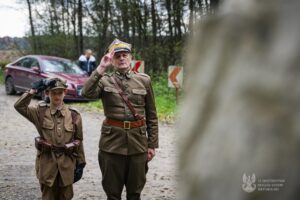 Szli śladem wojennych zdjęć - Radio Kielce Szli śladem wojennych zdjęć - Radio Kielce