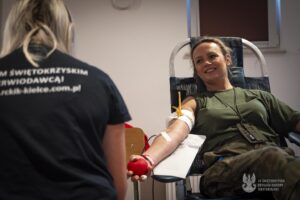 Oddali prawie 30 litrów bezcennego leku - Radio Kielce Oddali prawie 30 litrów bezcennego leku