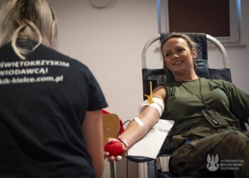 Oddali prawie 30 litrów bezcennego leku - Radio Kielce Oddali prawie 30 litrów bezcennego leku