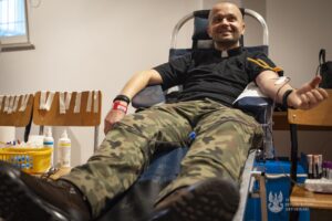 Oddali prawie 30 litrów bezcennego leku - Radio Kielce Oddali prawie 30 litrów bezcennego leku - Radio Kielce