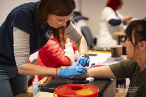 Oddali prawie 30 litrów bezcennego leku - Radio Kielce Oddali prawie 30 litrów bezcennego leku - Radio Kielce