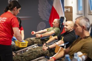 Oddali prawie 30 litrów bezcennego leku - Radio Kielce Oddali prawie 30 litrów bezcennego leku - Radio Kielce