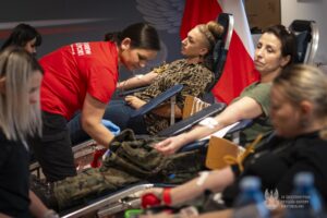 Oddali prawie 30 litrów bezcennego leku - Radio Kielce Oddali prawie 30 litrów bezcennego leku - Radio Kielce