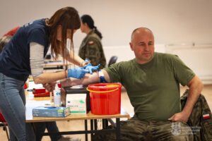 Oddali prawie 30 litrów bezcennego leku - Radio Kielce Oddali prawie 30 litrów bezcennego leku - Radio Kielce