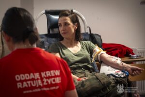 Oddali prawie 30 litrów bezcennego leku - Radio Kielce Oddali prawie 30 litrów bezcennego leku - Radio Kielce