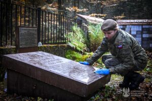 Żołnierska Pamięć dotarła do leśnych ostępów - Radio Kielce Żołnierska Pamięć dotarła do leśnych ostępów - Radio Kielce