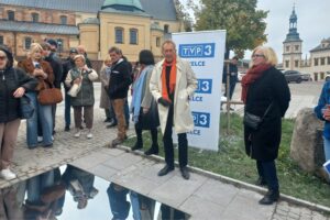 04.10.2025. Kielce. Odsłonięcie instalacji artystycznej „Niebo Kielc” Marka Cecuły / Fot. Piotr Sawa - Radio Kielce