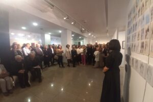 04.10.2025. Kielce. BWA. Wystawa jubileuszowa absolwentów i nauczycieli Zespołu Państwowych Szkół Plastycznych im. Józefa Szermentowskiego / Fot. Piotr Sawa - Radio Kielce