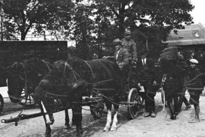 Historia kieleckich ulic. Plac Niepodległości - Radio Kielce Kielce. lata 1936-1938. Okolice dworca kolejowego / źródło: fotopolska.eu