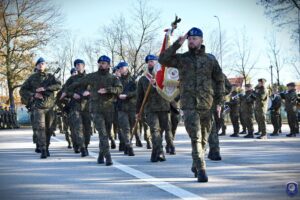 Kolejny krok na drodze do realizacji marzeń - Radio Kielce 25.10.2025. Kielce. Centrum Przygotowań do Misji Zagranicznych w Kielcach. Żołnierze ósmej zmiany turnusu szkoleniowego zasadniczej służby wojskowej złożyli przysięgę / Fot. CPdMZ - Facebook