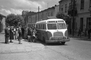 Historia kieleckich ulic. Warszawska - Radio Kielce Kielce. Ulica Warszawska. Lata 1952-1957 / źródło: fotopolska.eu