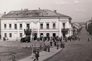 Historia kieleckich ulic. Warszawska - Radio Kielce Kielce. Ulica Warszawska. 1958 rok / źródło: fotopolska.eu