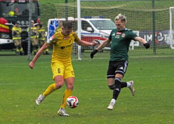 Szybki gol rozstrzygnął derby. Naprzód walczył, ale punkty pojechały do Starachowic