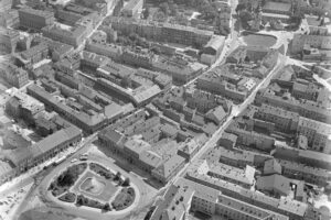 Kielce. Ulica Wesoła. 1967 rok. Miejska zabudowa wzdłuż ulic Dużej i Wesołej / źródło: fotopolska.eu