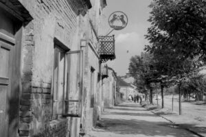 Historia kieleckich ulic. Warszawska - Radio Kielce Kielce. Ulica Warszawska. Lata 1960-1965 / źródło: fotopolska.eu