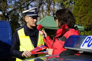 30.10.2025. Akcja rozdawania odblasków / Fot. Aleksandra Kwaśniewska - Radio Kielce