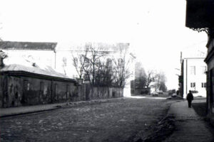 Kielce. Ulica Wesoła. Styczeń 1968 roku. Widok w kierunku skrzyżowania z ulicą Seminaryjską (wówczas ulicą Gwardii Ludowej) / źródło: facebook.com/kieleckieinwestycje
