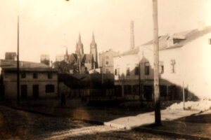 Kielce. Ulica Żelazna. Lata 1939-1944. Róg ulic Czarnowskiej i Żelaznej / źródło: fotopolska.eu