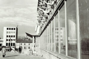 Kielce. Ulica Żelazna. Lata 1960-1962. Budowa hotelu „Centralnego” / źródło: facebook.com/kieleckieinwestycje