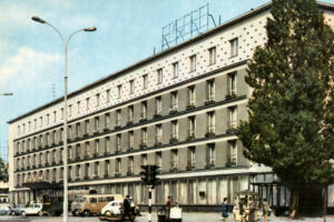 Kielce. Ulica Żelazna. Lata 1964-1966. Hotel „Centralny” / źródło: fotopolska.eu