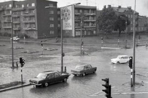 Kielce. Ulica Żelazna. Lata 1976-1980. Skrzyżowanie ulic Grunwaldzkiej, Żytniej i Żelaznej / źródło: facebook.com/KielceNaPrzestrzeniLat