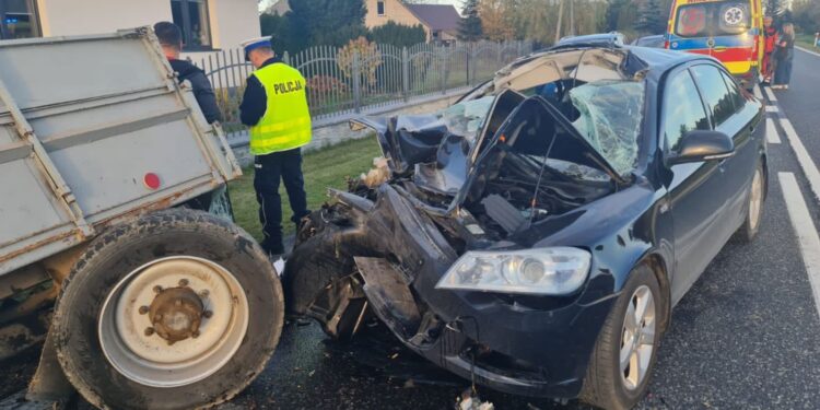 23.10.2025. Jasionna w powiecie jędrzejowskim. Wypadek / Fot. policja