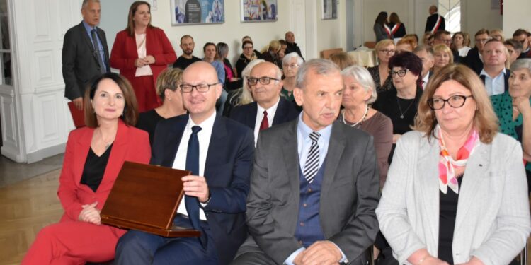 17.10.2025. Sandomierz. Obchody 120-lecia Związku Nauczycielstwa Polskiego / Fot. Grażyna Szlęzak-Wójcik - Radio Kielce