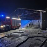 Pożar odpadów pod Kielcami. Strażacy apelują o nieotwieranie okien - Radio Kielce Znana jest przyczyna dużego pożaru