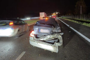 24.10.2025. S7. Mierzawa w powiecie jędrzejowskim. Zderzenie ciężarówki i samochodu osobowego / Fot. policja