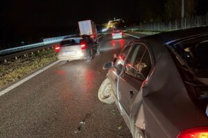 24.10.2025. S7. Mierzawa w powiecie jędrzejowskim. Zderzenie ciężarówki i samochodu osobowego / Fot. policja