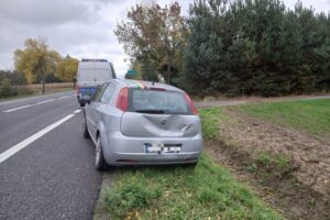 Auto osobowe zderzyło się z ciężarówką. Ranna pasażerka