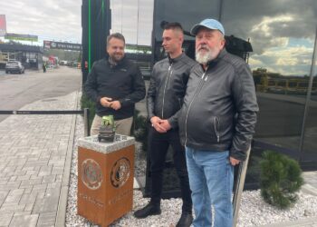 15.10.2025. Starachowice. „Staruś” przed firmą Star San Duo / Fot. Anna Głąb - Radio Kielce