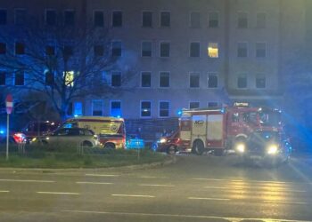 23.10.2025. Kielce. Ul. Sandomierska. Wypadek z udziałem motocykla / Fot. Mateusz Jaros / Wypadki i Zagrożenia Drogowe Kielce i okolice, Wojtek Wa Ja / Na Drodze Świętokrzyskie - Facebook