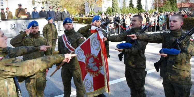 Kolejny krok na drodze do realizacji marzeń - Radio Kielce 25.10.2025. Kielce. Centrum Przygotowań do Misji Zagranicznych w Kielcach. Żołnierze ósmej zmiany turnusu szkoleniowego zasadniczej służby wojskowej złożyli przysięgę / Fot. CPdMZ - Facebook