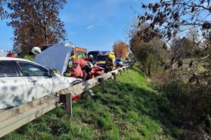 25.10.2025. Droga wojewódzka nr 751. Wzdół Kolonia. Wypadek / Fot. OSP Wzdół