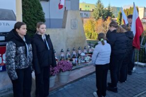 W Ostrowcu upamiętniono ofiary zamordowane przez Niemców - Radio Kielce 31.10.2025. Ostrowiec Świętokrzyski. Rocznica rozstrzelania 20 mieszkańców miasta w 1943 roku / Fot. UM Ostrowiec Świętokrzyski