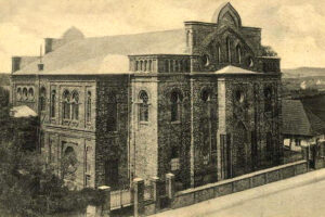 Historia kieleckich ulic. Warszawska - Radio Kielce Kielce. Ulica Warszawska. Lata 1910-1920. Synagoga / źródło: fotopolska.eu