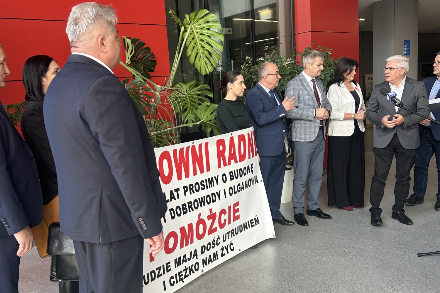 Przyszli na sesję, by walczyć o obwodnicę - Radio Kielce 27.10.2025. Kielce. Sesja sejmiku województwa / Fot. Izabela Mortas-Rubak - Radio Kielce
