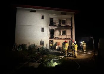 Trzy osoby poszkodowane w wyniku pożaru - Radio Kielce 27.10.2025. Sandomierz. Pożar domu / Fot. PSP Sandomierz