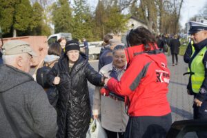 30.10.2025. Akcja rozdawania odblasków / Fot. Aleksandra Kwaśniewska - Radio Kielce
