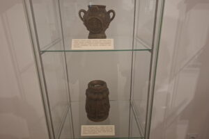 Sandomierska ceramika na wystawie w kamienicy Oleśnickich - Radio Kielce