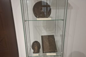 Sandomierska ceramika na wystawie w kamienicy Oleśnickich - Radio Kielce