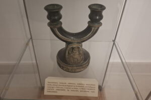 Sandomierska ceramika na wystawie w kamienicy Oleśnickich - Radio Kielce