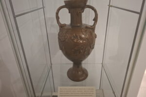 Sandomierska ceramika na wystawie w kamienicy Oleśnickich - Radio Kielce