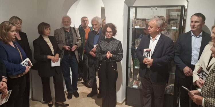 Sandomierska ceramika na wystawie w kamienicy Oleśnickich