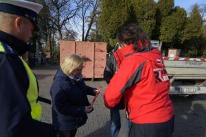 30.10.2025. Akcja rozdawania odblasków / Fot. Aleksandra Kwaśniewska - Radio Kielce